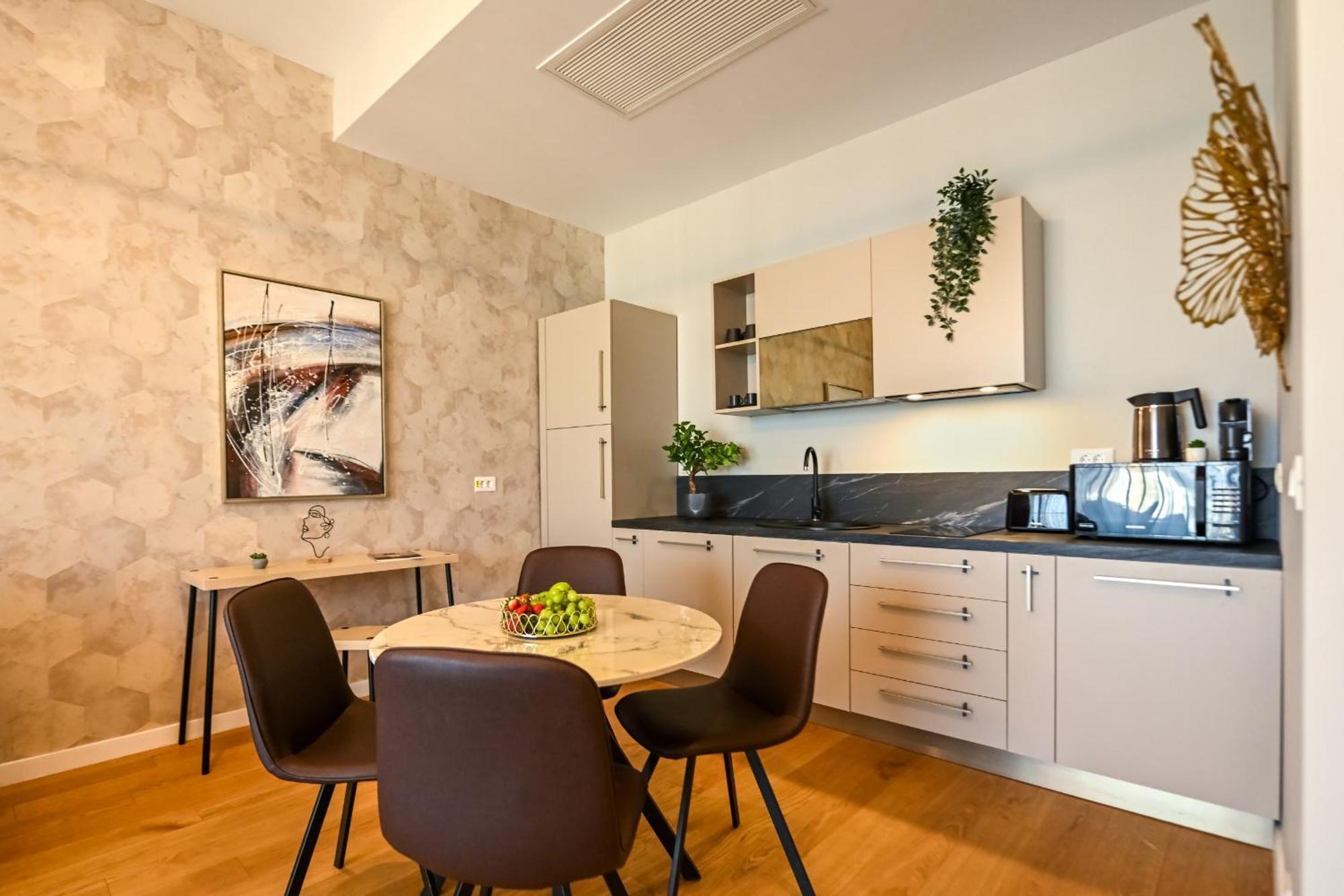 One Verdi Park Exclusive Apartments - Panoramic View & Private Parking Бухарест Экстерьер фото