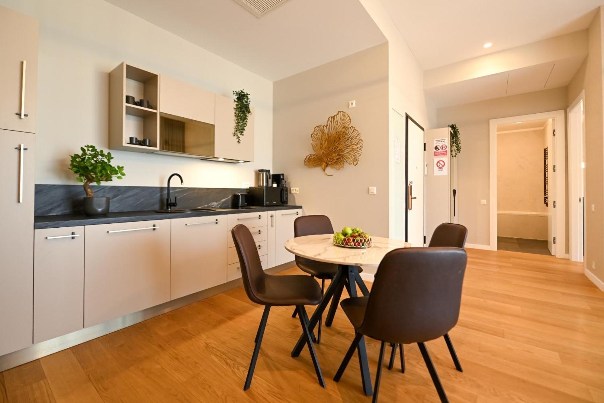 One Verdi Park Exclusive Apartments - Panoramic View & Private Parking Бухарест Номер фото