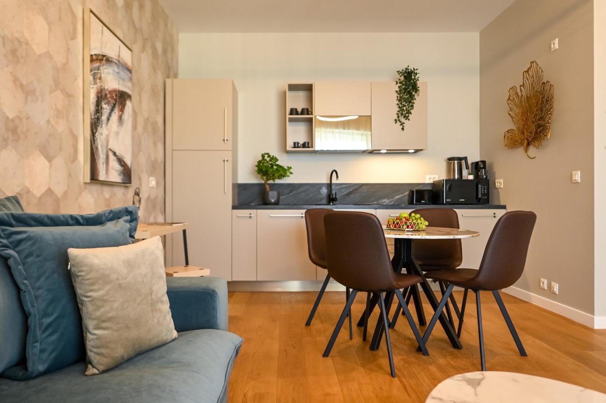One Verdi Park Exclusive Apartments - Panoramic View & Private Parking Бухарест Номер фото