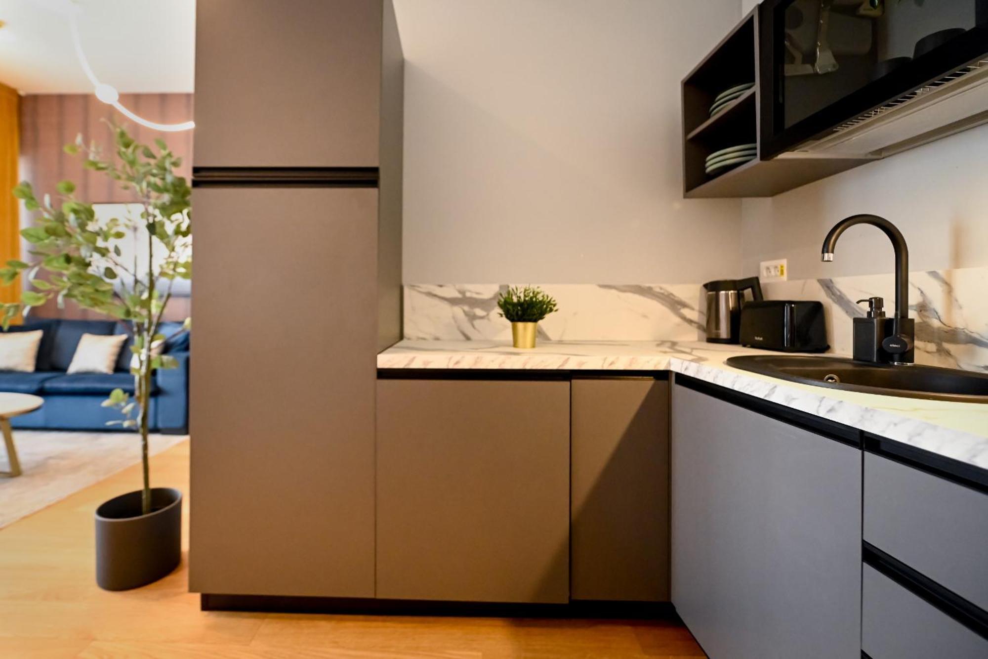 One Verdi Park Exclusive Apartments - Panoramic View & Private Parking Бухарест Номер фото