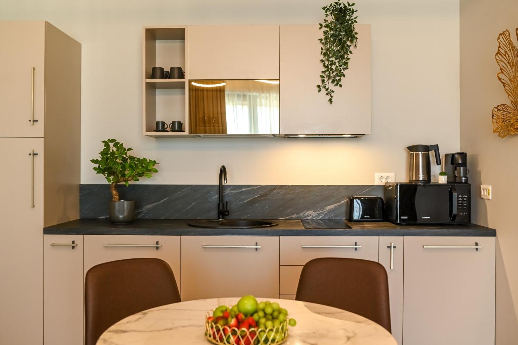 One Verdi Park Exclusive Apartments - Panoramic View & Private Parking Бухарест Номер фото