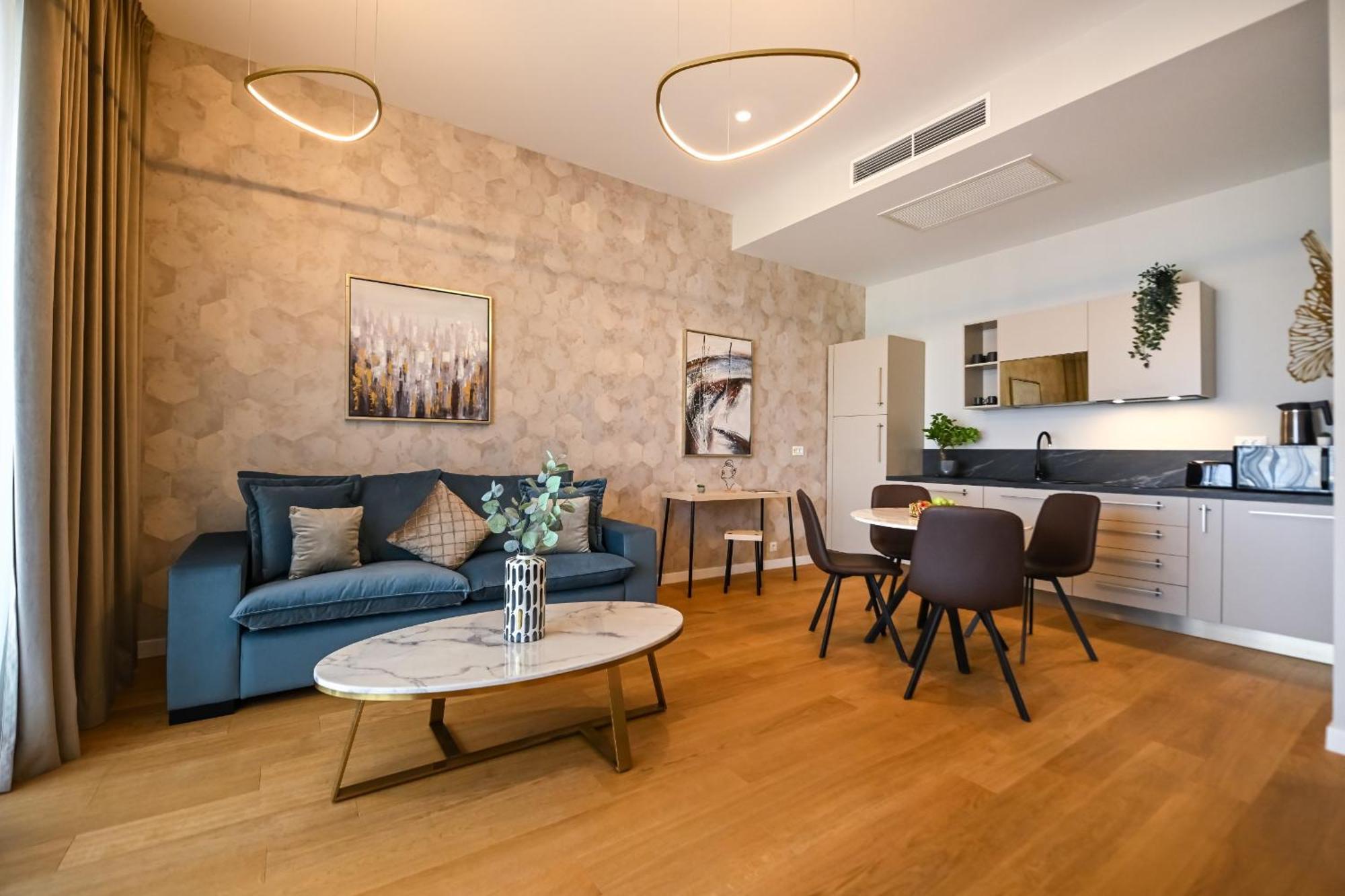 One Verdi Park Exclusive Apartments - Panoramic View & Private Parking Бухарест Номер фото