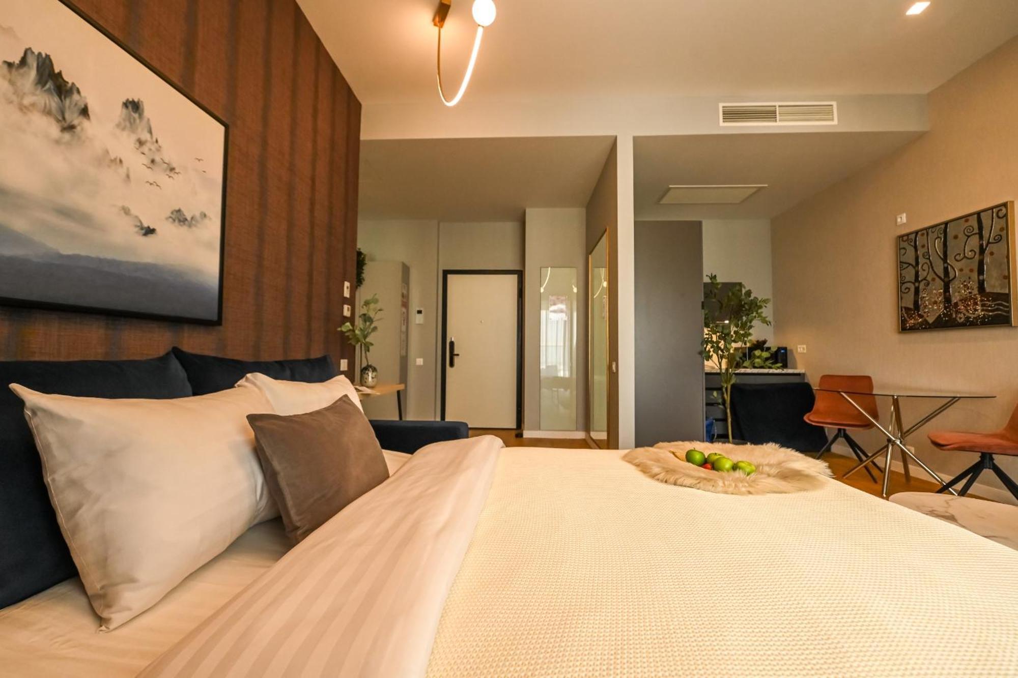 One Verdi Park Exclusive Apartments - Panoramic View & Private Parking Бухарест Номер фото