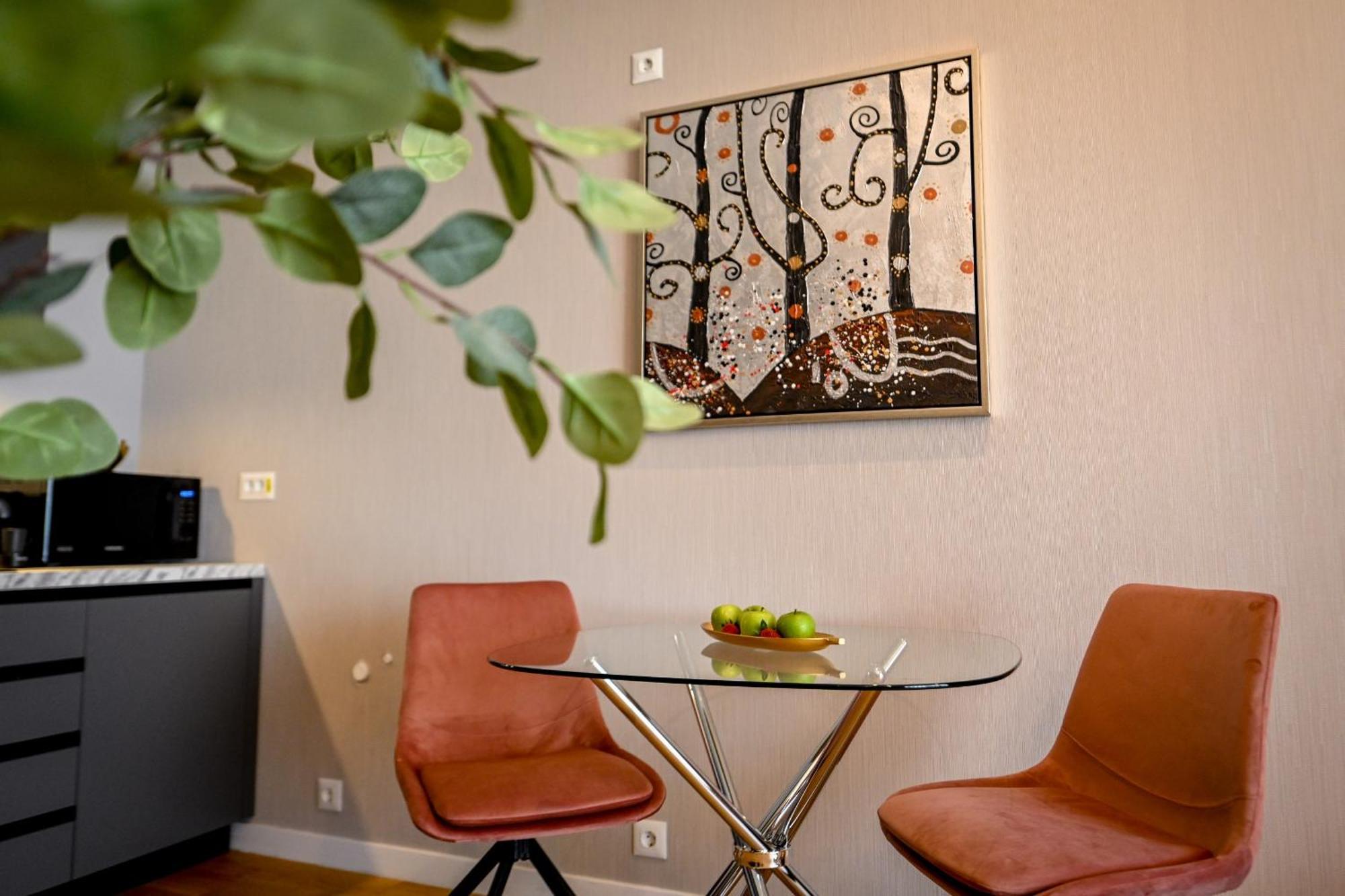 One Verdi Park Exclusive Apartments - Panoramic View & Private Parking Бухарест Номер фото